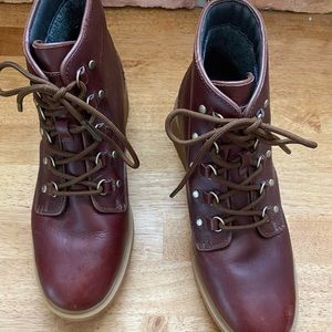 Cole Haan grand.os hiking boots 9.5